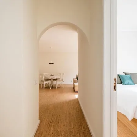 Apartament Cozy With Jacuzzi - Near The Airport