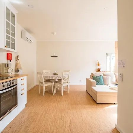 아파트 Cozy With Jacuzzi - Near The Airport *
