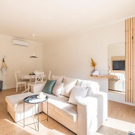 Cozy With Jacuzzi - Near The Airport アパート *