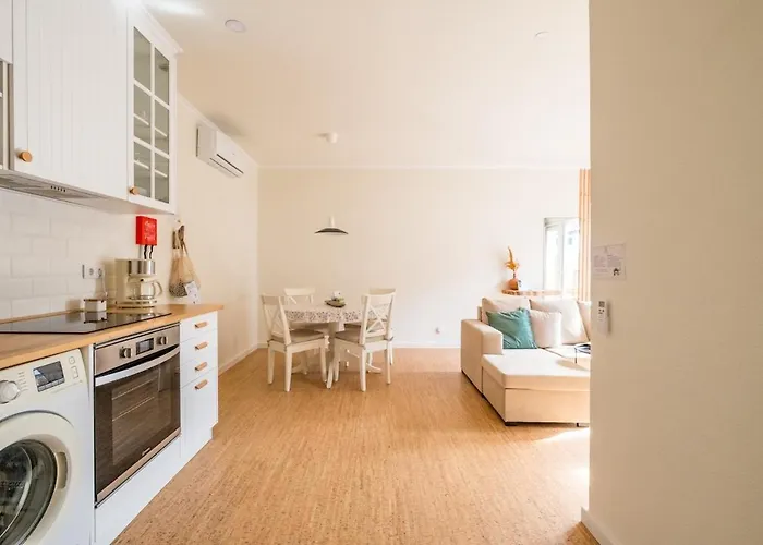 아파트 Cozy With Jacuzzi - Near The Airport *