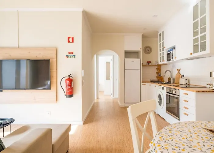 Cozy With Jacuzzi - Near The Airport *