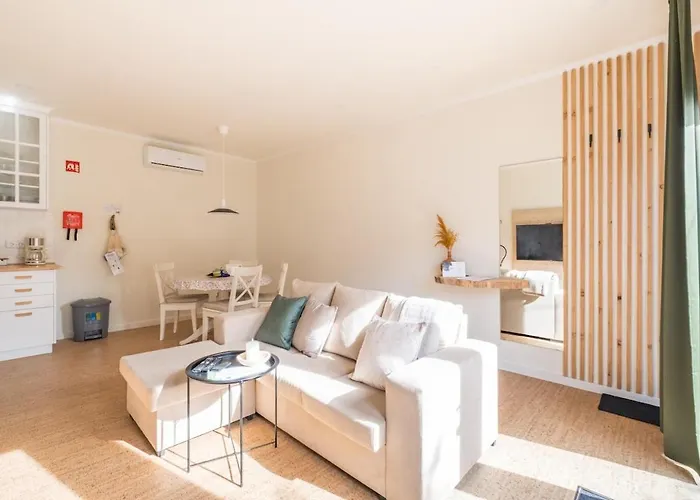 Cozy With Jacuzzi - Near The Airport 아파트 *