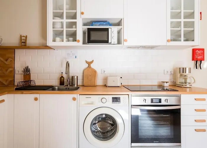 Cozy With Jacuzzi - Near The Airport * Ponta Delgada